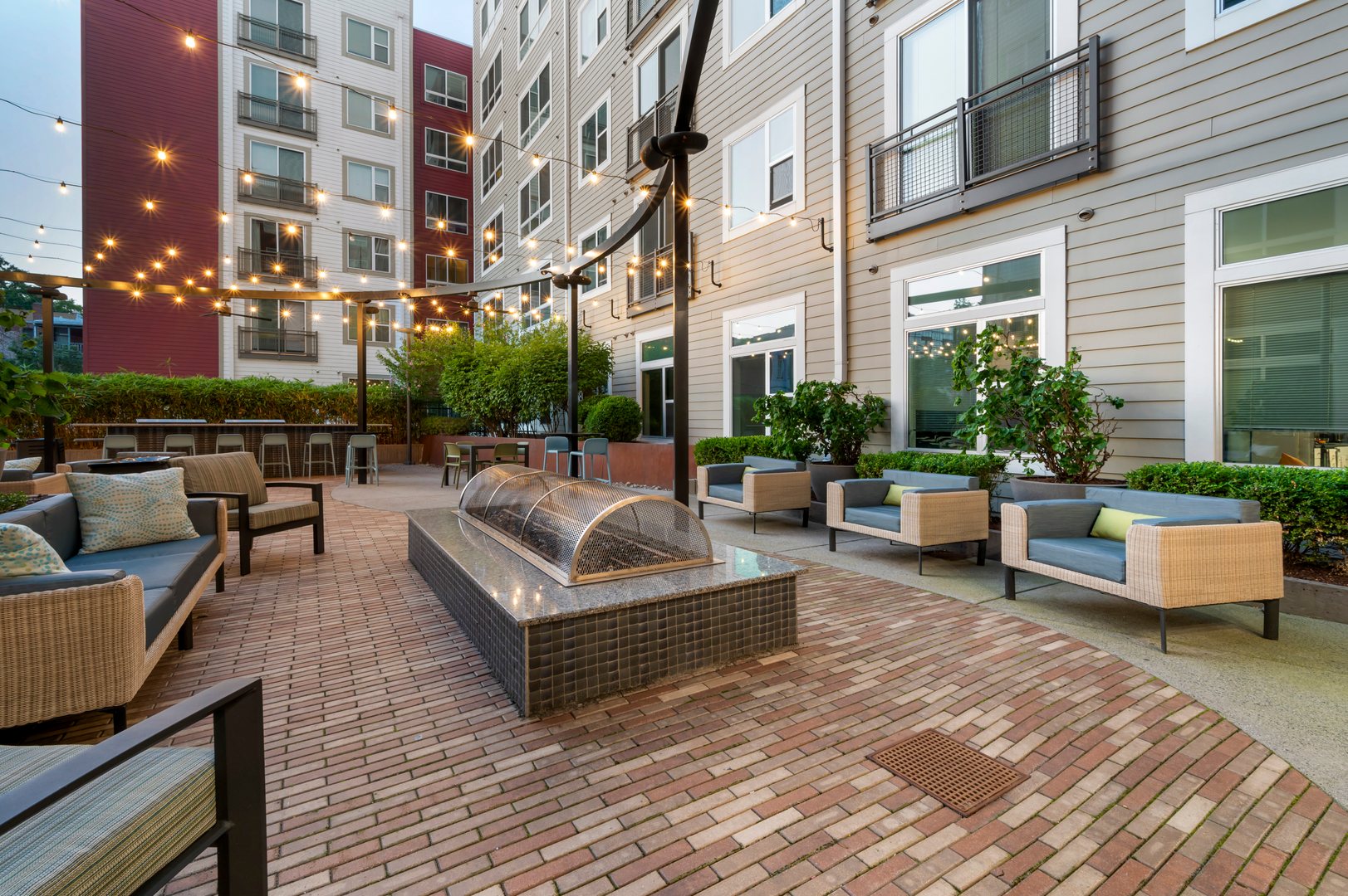 TheAxis_LuxuryApartmentCommunity_CourtyardFirePit2_UnionMarketWashingtonDC