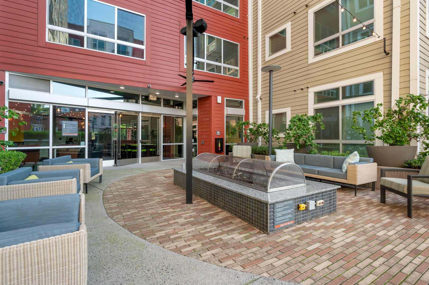 TheAxis_LuxuryApartmentCommunity_CourtyardFirePit_UnionMarketWashingtonDC
