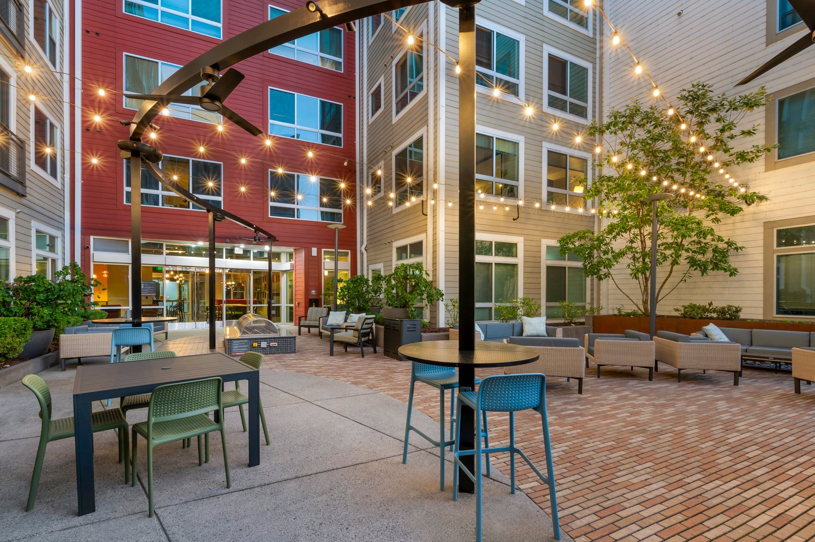 TheAxis_LuxuryApartmentCommunity_Courtyard_UnionMarketWashingtonDC
