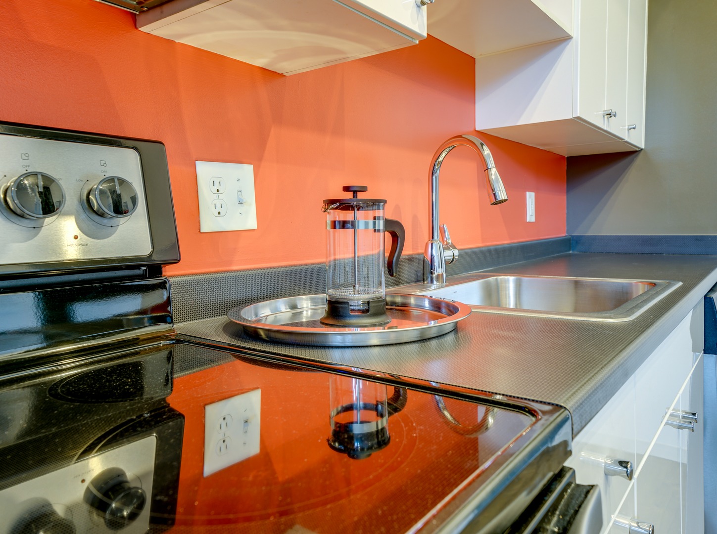 TheAxis_LuxuryApartmentCommunity_KitchenStainlessSteelAppliances_UnionMarketWashingtonDC