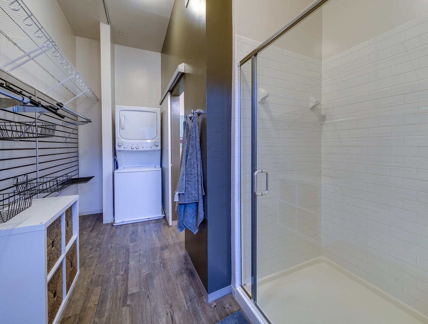 TheAxis_LuxuryApartmentCommunity_Shower_UnionMarketWashingtonDC